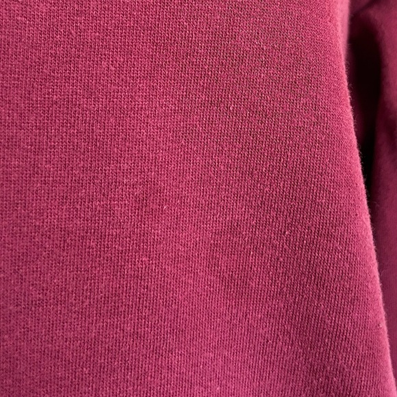 CW Classics Woman’s Medium Maroon Long-Sleeve Crew-Neck Sweater - Picture 8 of 8